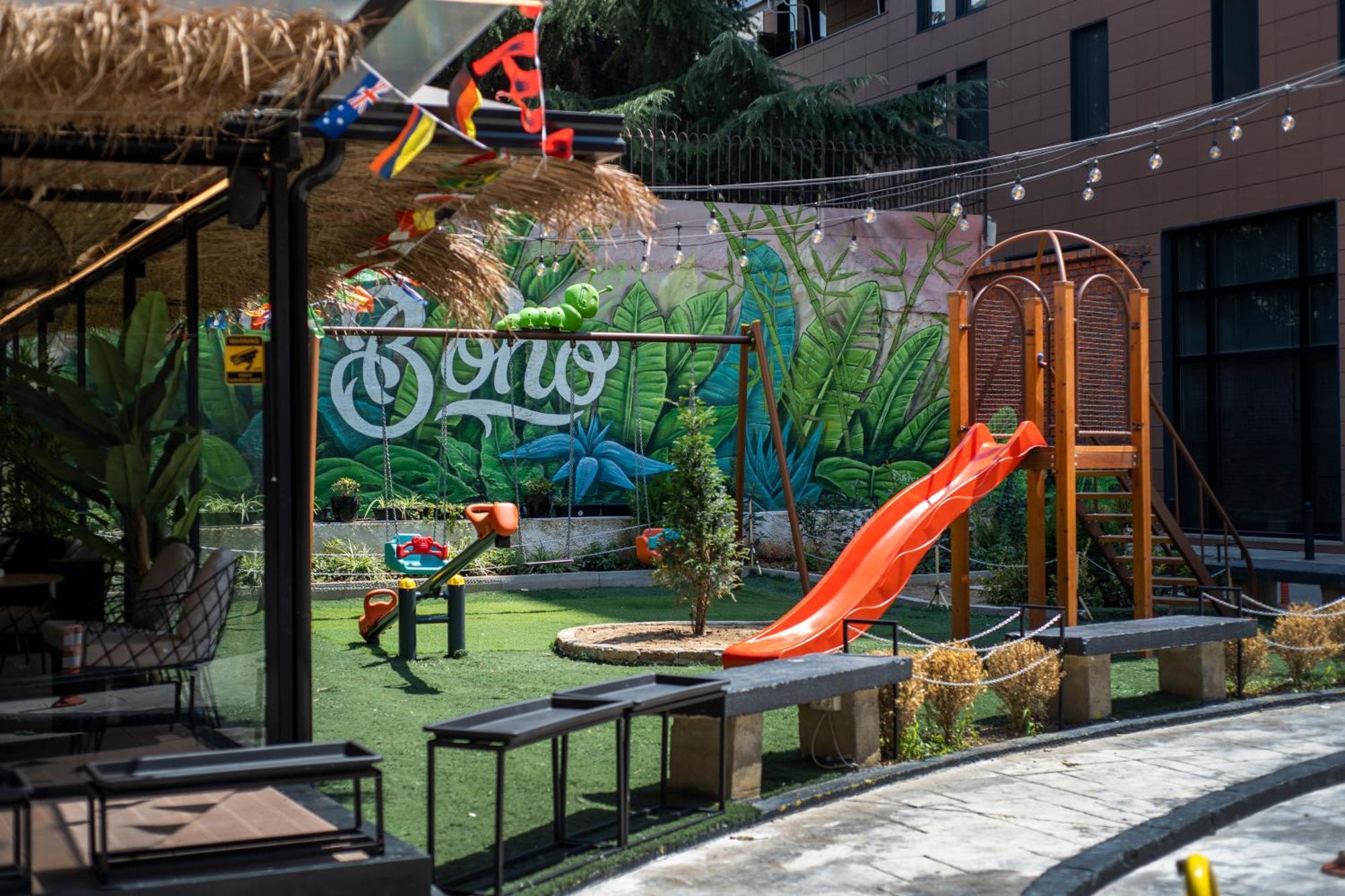 Muz Studios Тирана Екстериор снимка