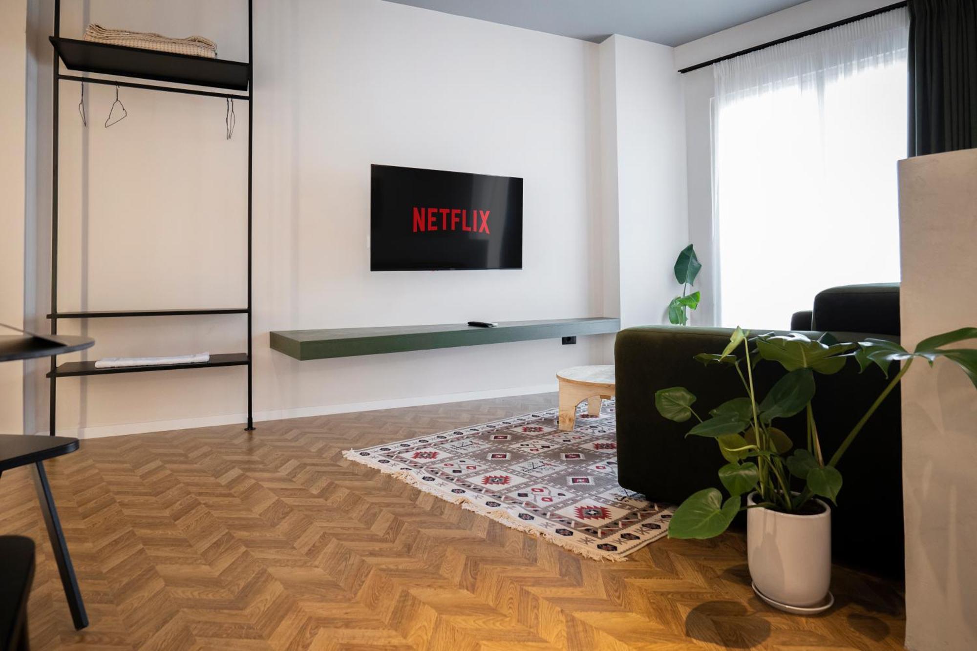 Muz Studios Тирана Екстериор снимка