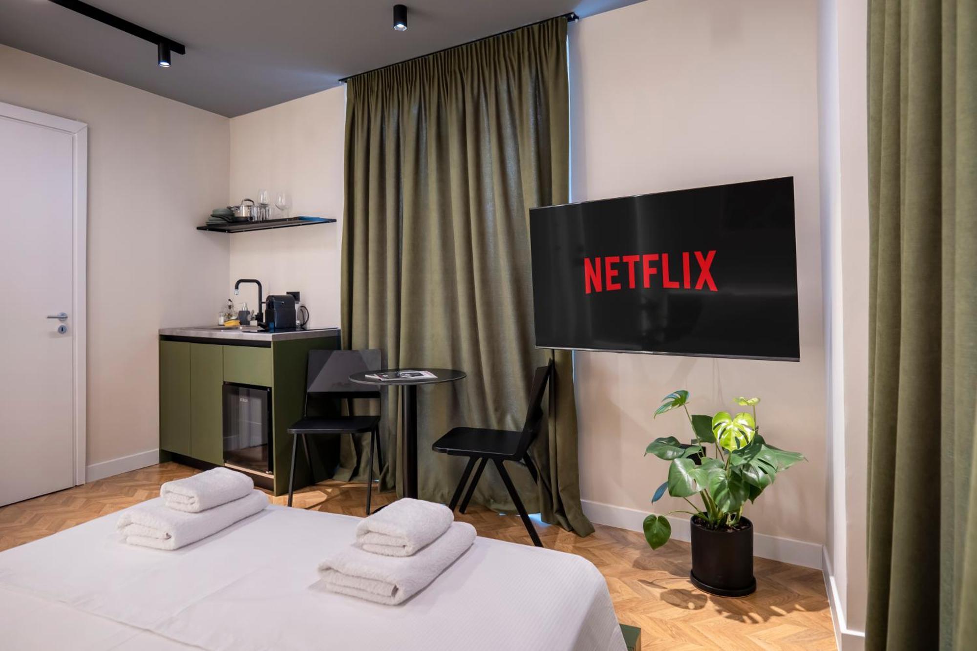 Muz Studios Тирана Екстериор снимка