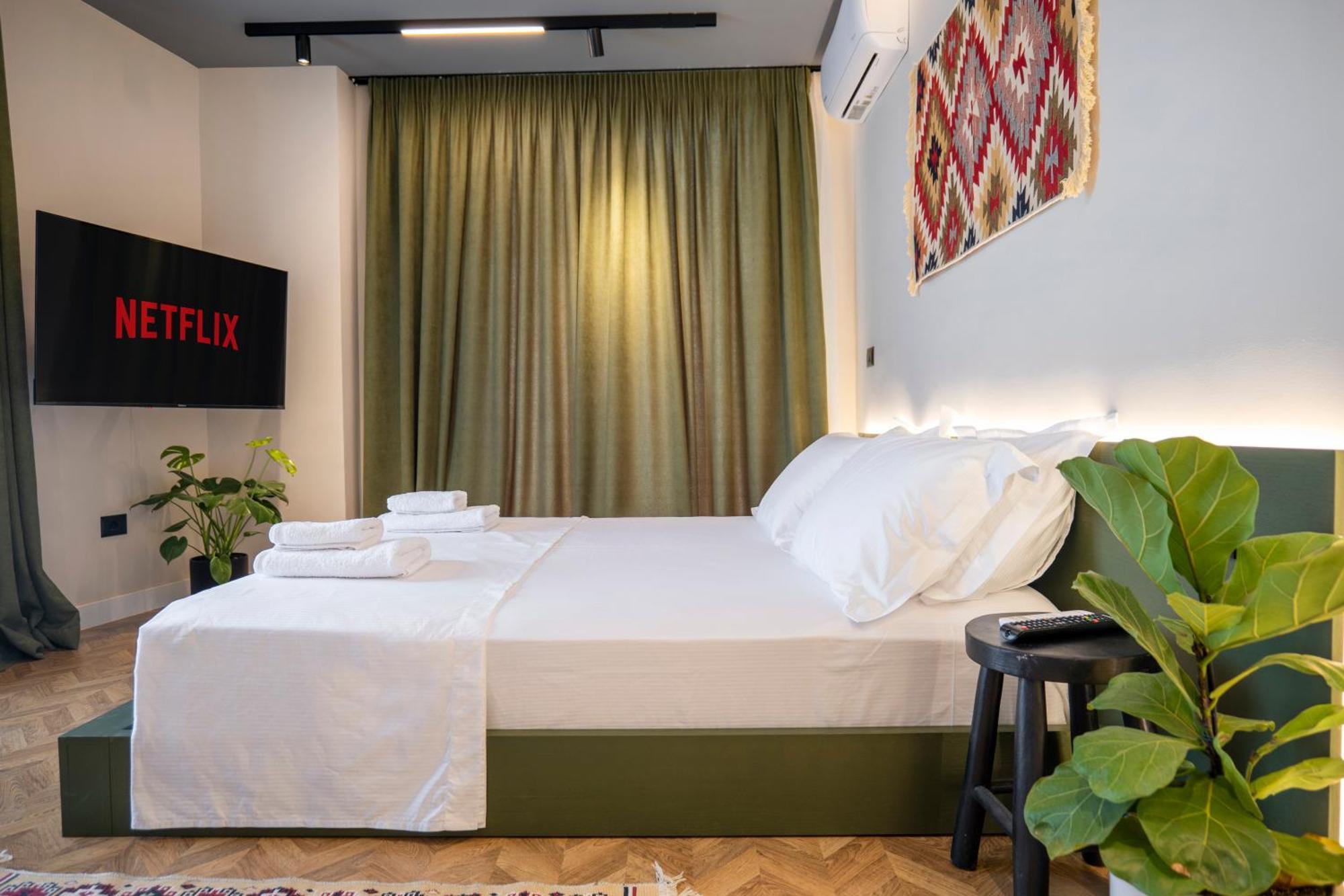 Muz Studios Тирана Екстериор снимка