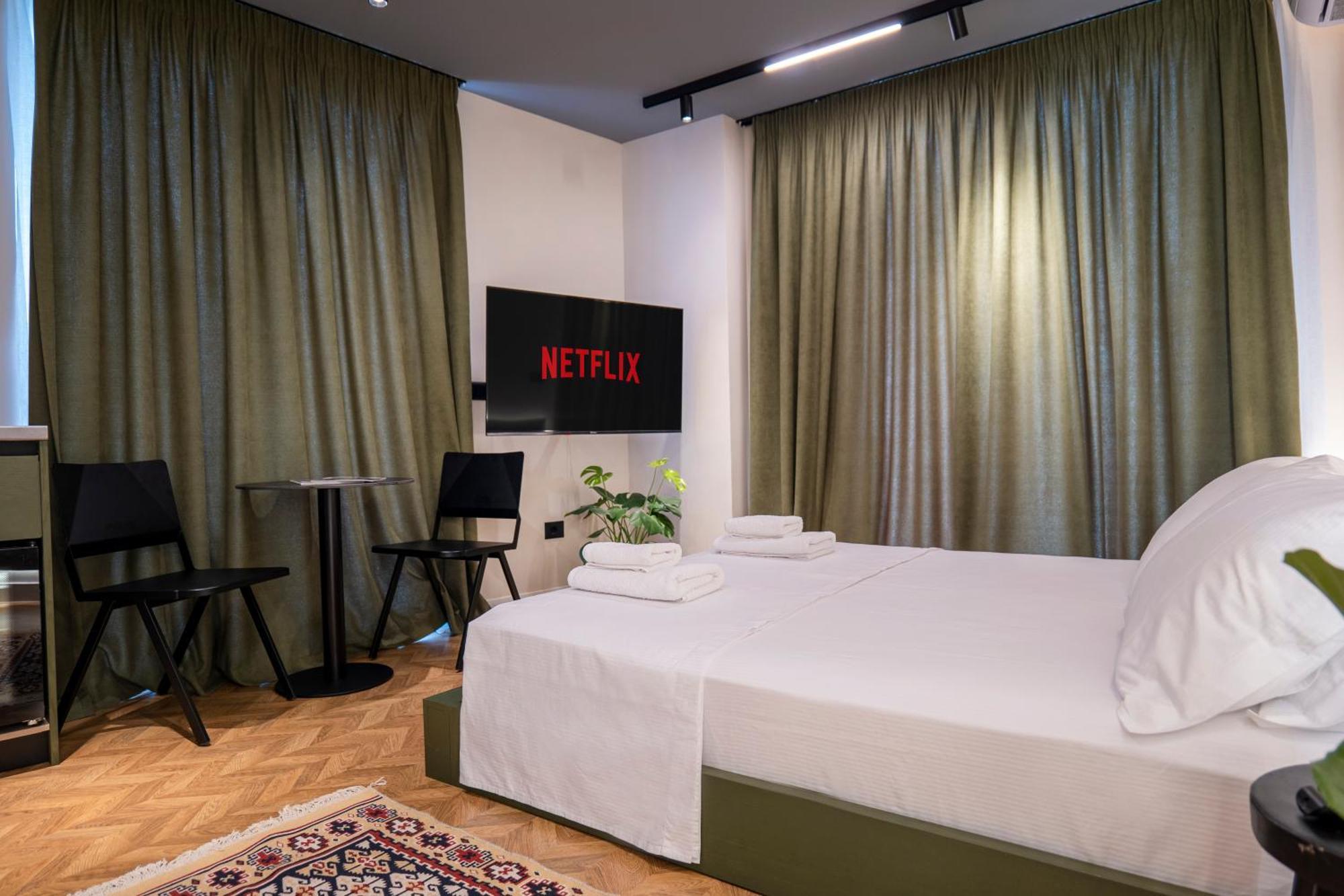 Muz Studios Тирана Екстериор снимка