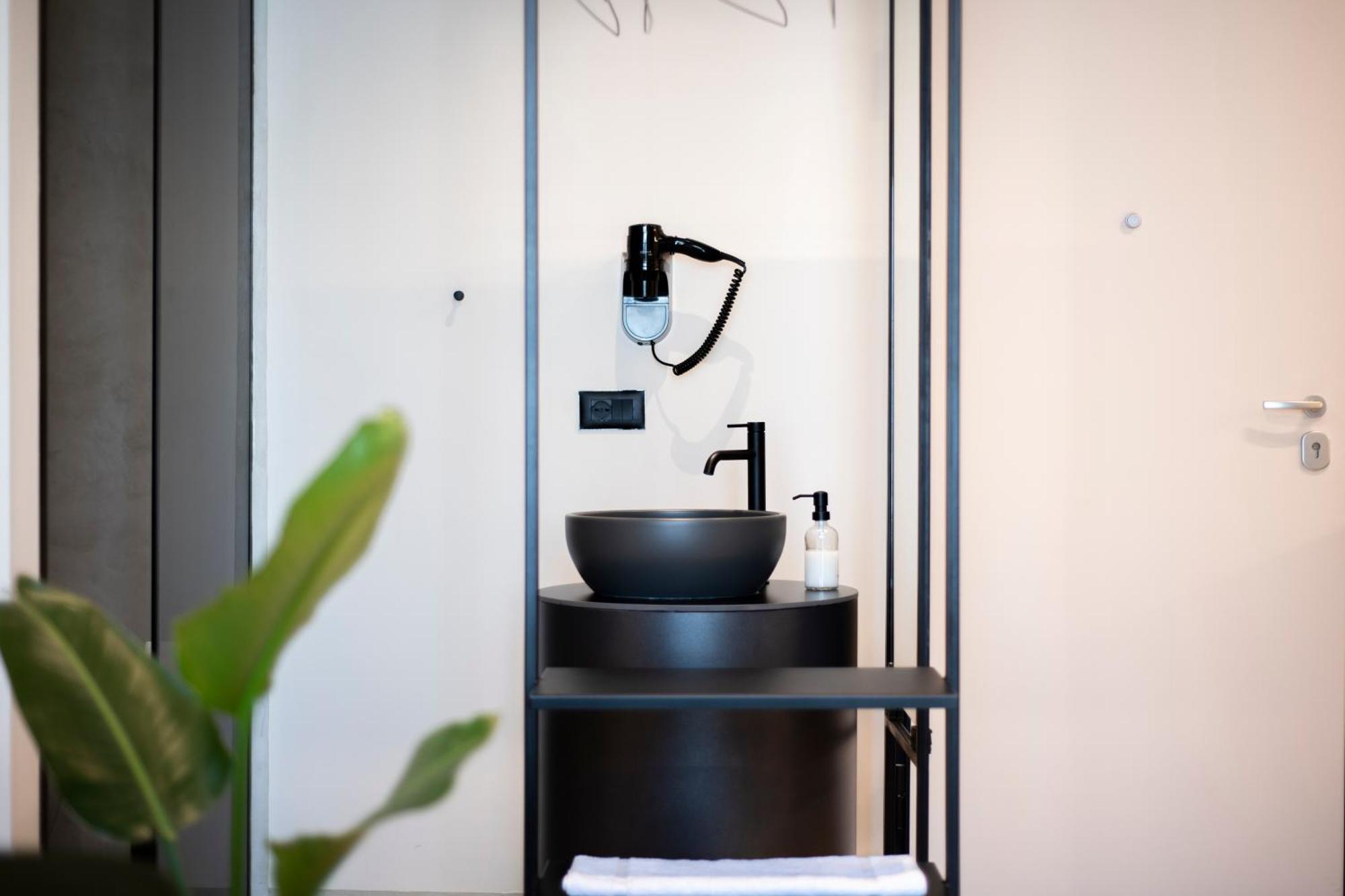 Muz Studios Тирана Екстериор снимка
