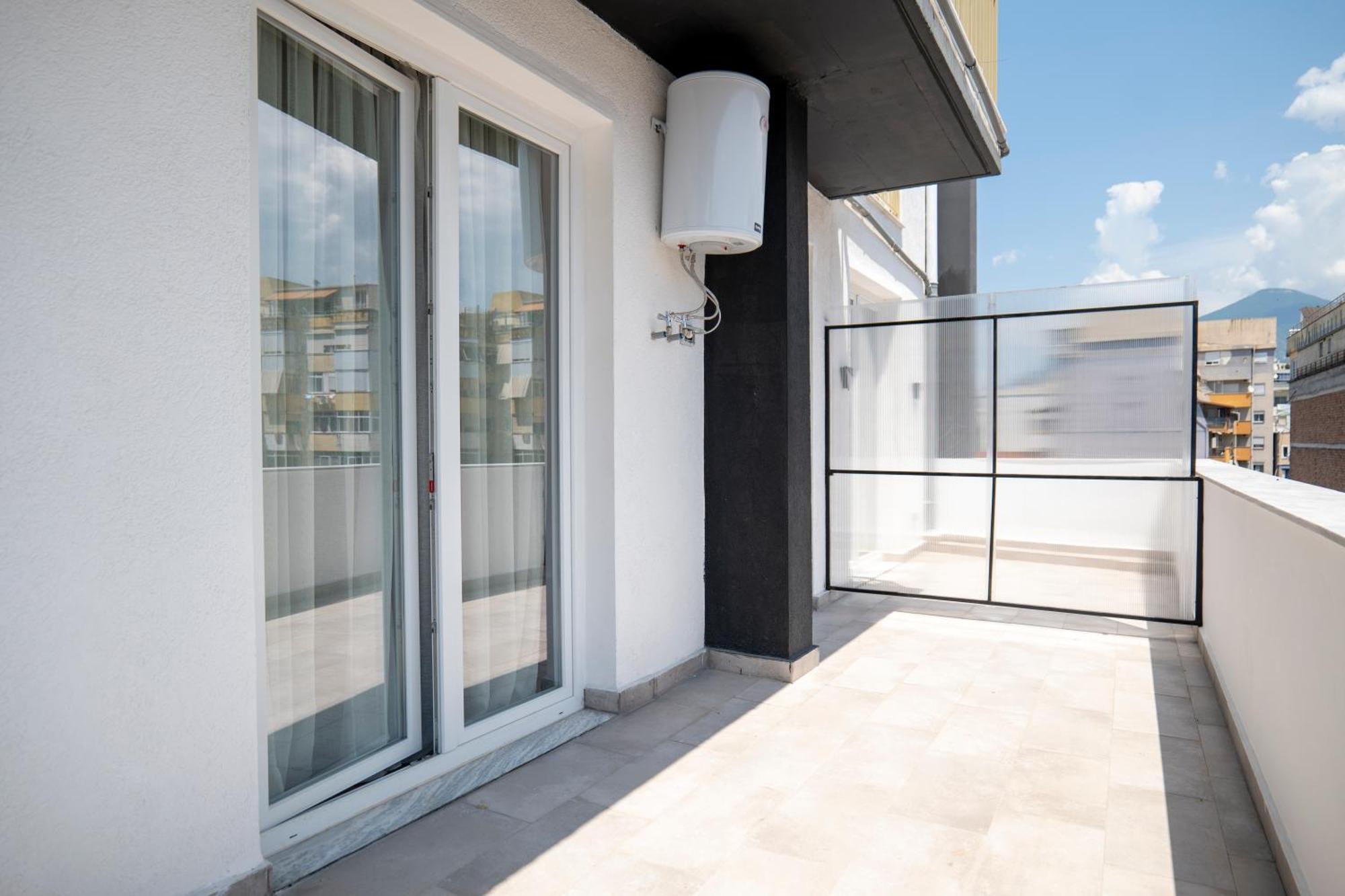 Muz Studios Тирана Екстериор снимка