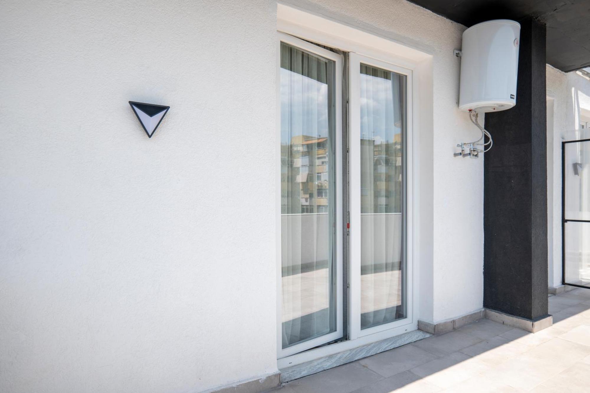 Muz Studios Тирана Екстериор снимка